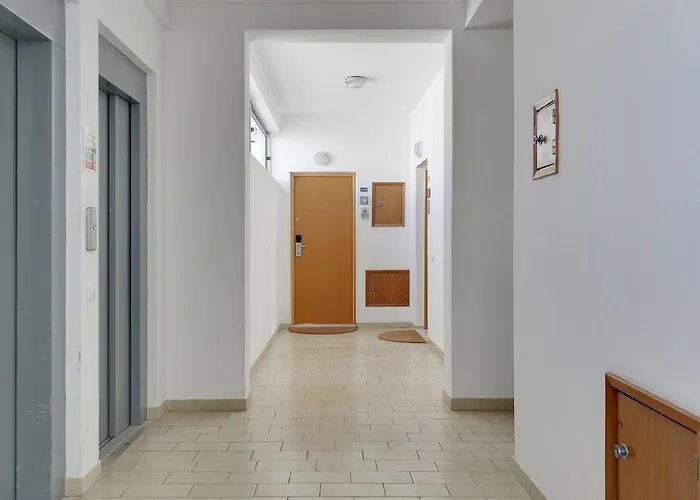 O Mar,o Sol,a Tranquilidade E A Seguranca De Um Lugar